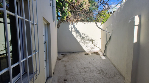 Departamento Ph En Venta En Ciudadela, Tres De Febrero, G.b.a. Zona Oeste Tres Ambientes Con Patio