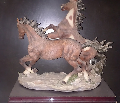 Escultura De Caballos 