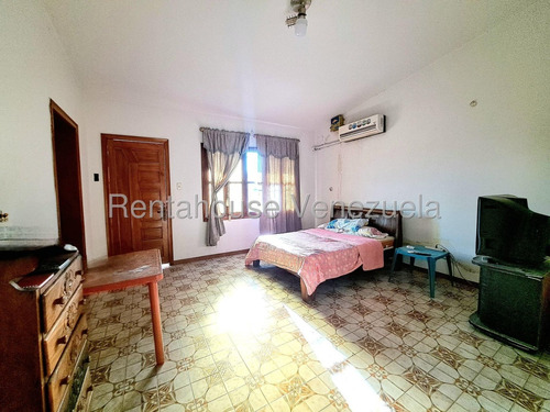 Luis Quiroz Vende Casa Con Amplio Metraje En El Trigal Norte Valencia, Ideal Para Ser Remodelada Lq 25-20597