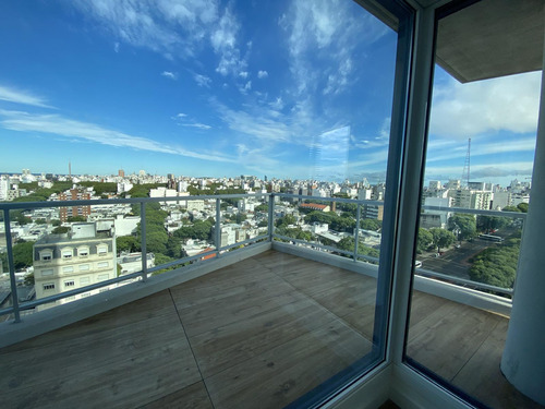 Alquiler De  Apartamento En Edificio Joy Montevideo, 2 Dormitorios, 2 Baños. Único Con Amplia Terraza. Garage Doble Y Box!