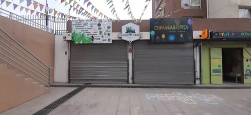Local Comercial / Claudio Arrau Con Teniente Cruz