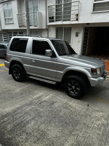 Mitsubishi Montero Hardtop 2010