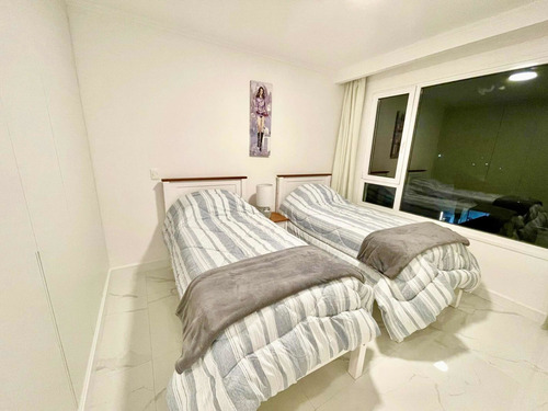 Imagen 3 de 16 de Alquiler Apartamento En Torre Paramount Punta Del Este