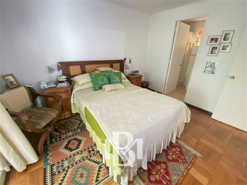 Casa En Venta De 4 Dorm. En Las Condes