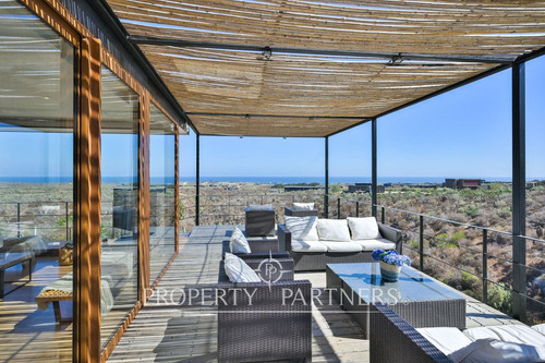 Casa De Ensueño Con Vista Despejada Al Mar En Excl...
