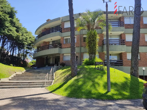 Encantador Apartamento En Arcobaleno, 2 Dormitorios Con Acciones De Piscina, Cochera Y Baulera. Consultenos!