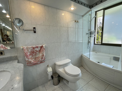Depto De 5 Dorm, 4 Baños, Amplios Espacios En 220 Mt2 Utiles