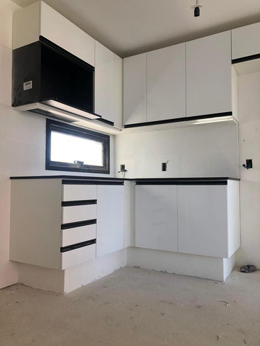 Apartamento 1 Dormitorio Primer Piso Al Frente, Terraza, Parrillero