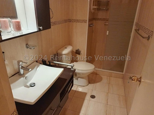 Bello Y Cómodo Apartamento En Venta En La Urbina #25-16847 Np