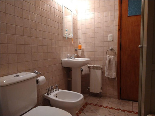 Casa Con Pileta Y Estudio - Gonnet - 4 Cuadras Rep. Niños