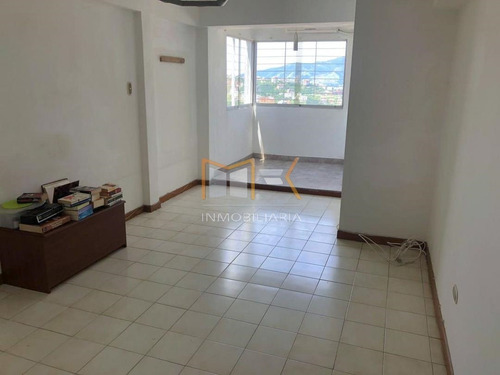 Imagen 3 de 10 de Mk, Vende Cómodo Pent House, Urbanización Los Samanes / 04128517764