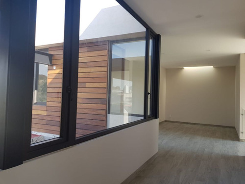 Residencia De Autor En Altozano, 4 Recámaras, Una En Pb, Estudio, Family Room..