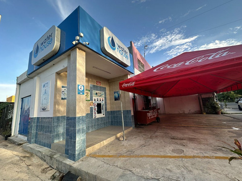 Casa En Venta De Dos Pisos En Esquina Con Locales, Caucel, Entrega Inmediata.