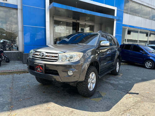 Toyota Fortuner 2010