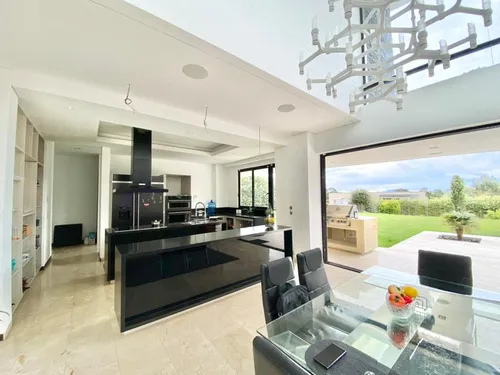 Casa En Venta En Las Palmas. Cod V11277