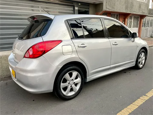 Nissan Tiida 1.8 Premium 5 p