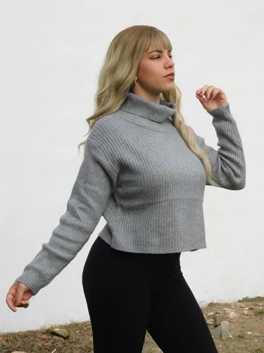 Polera De Hilo Tejido Con Cuello Alto