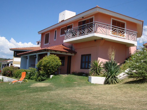 Casa Familiar Con Cabaña Para Renta