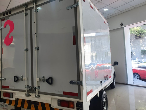Imagen 5 de 14 de Nissan Np300 2020 2.5 Chasis Cabina Dh Aa Pack Seg Mt