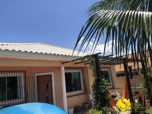 Imagem 7 de 15 de Se Encante Com Essa Bela Casa De Três Quartos Em Rua Residencial ! - 2234