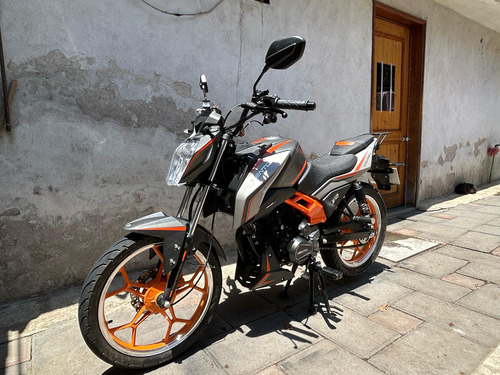 210 Cc, Color Gris Con Naranja