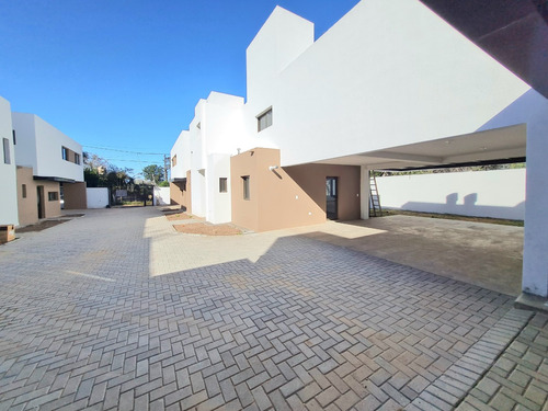 Casa En Housing - 3 Dorm - Patio - A Minutos Del Shopping Paseo Rivera