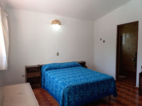 Casa Sola En Lomas De Atzingo, Cuernavaca, Morelos - Ber-1024-cs*