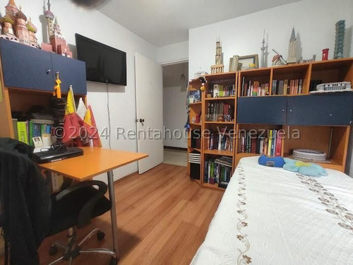 Apartamento Tipo Club En Venta En La Boyera Iq25-4550
