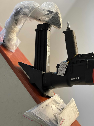 Clavadora Engrapdora Para Pisos 2 En 1, 1-1/2 A 2 Banks (Usado)