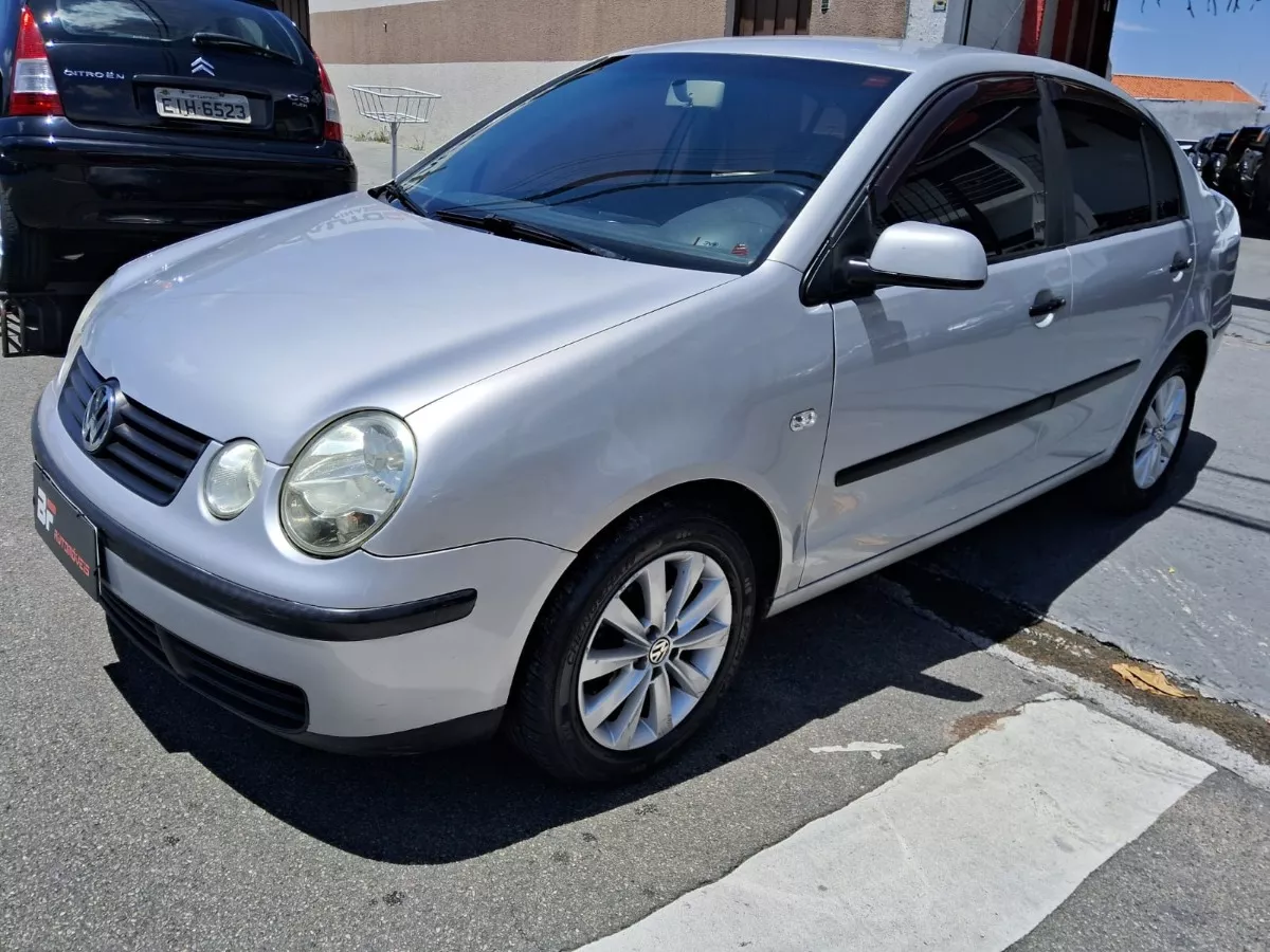 Volkswagen Polo Sedan 1.6 4p