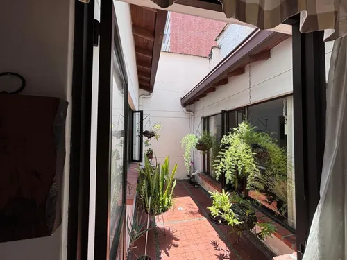 Casa En Venta En La Castellana. Cod V16608