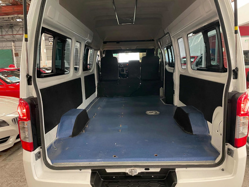 Imagen 7 de 11 de Nissan Urvan 2020 2.5 12 Pas Aa Mt