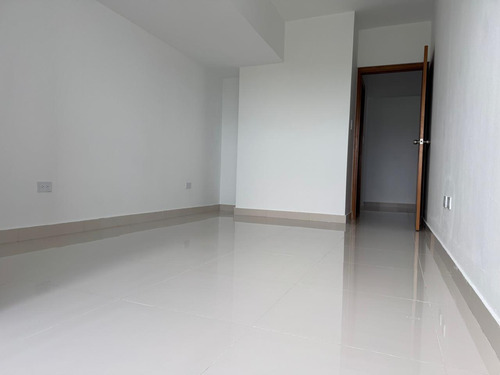 Rento Apartamento 6to Piso En La Zona Universitaria, Santo D