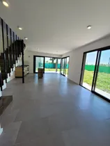 Comprar Cantisano Propiedades Vende Casa A Estrenar En City Bell, Barrio  Robles De Bell, Muy Buena Calidad De Construcción!!