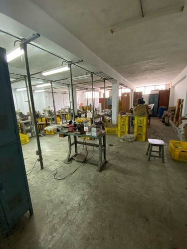 Imagen 12 de 15 de Alquilo Edificio 1.054m2 Catia 8383