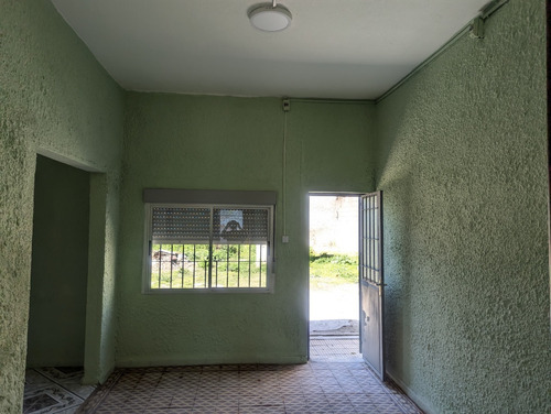 Muy Buen Padrón Céntrico De Múltiples Aplicaciones. Con Casa De 3 Dormitorios Y Terreno. Adaptable A Oficinas O Consultorios.