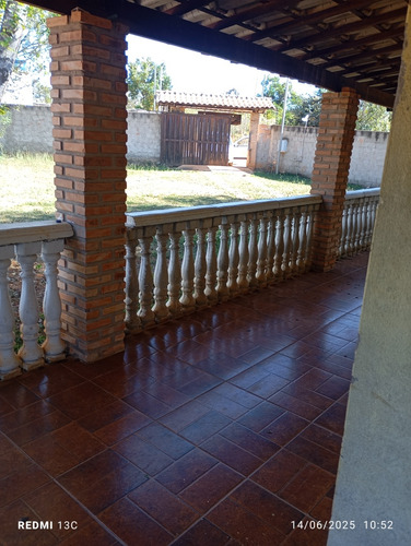 Casa Dois Quartos Sendo Uma Suíte