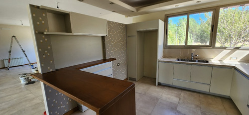 Venta Casa Amplia Y Funcional / Barrio Cerrado / 3 Dorm