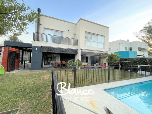 Casa  En Venta En La Cañada De Pilar, Los Arces - Sobre Lote Central Y Con Pileta!