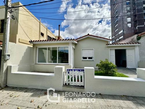 Colonia - Venta Casa De 3 Dormitorios Y 3 Baños Con Barbacoa Céntrica