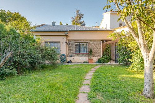 Venta Casa Dos Dormitorios Con Jardin En Fisherton