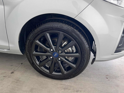 Imagen 13 de 25 de Ford Fiesta Kinetic Design 2018 1.6 Se