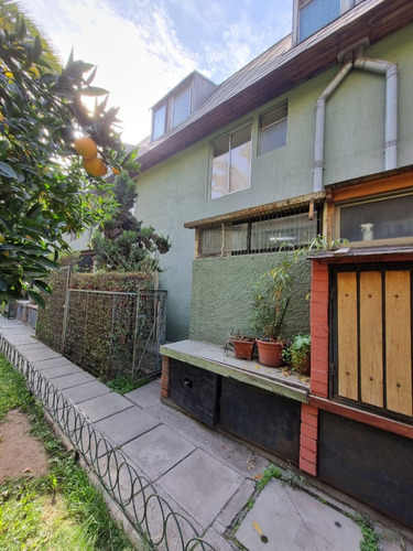 Casa Remodelada De Pisos En Condominio