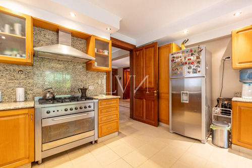 Venta Casa De 8 Ambientes Con Pileta , Jardín Y Parrilla - San Isidro