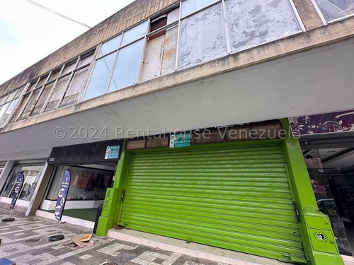  Local Comercial Ubicado En Excelente Zona Comercial Y Avenida Concurrida, El Centro De Valencia, El Mismo Cuenta Con 2 Niveles