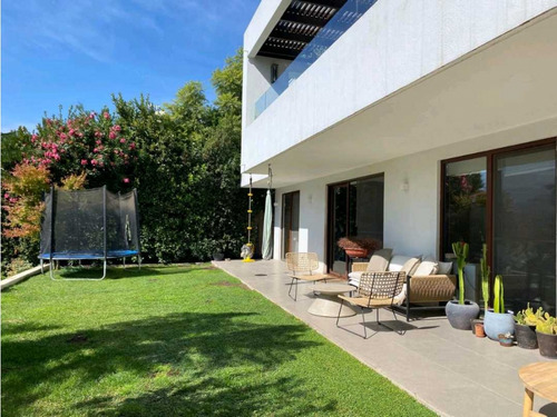 Casa En Lo Barnechea/ Camino Real En Condominio