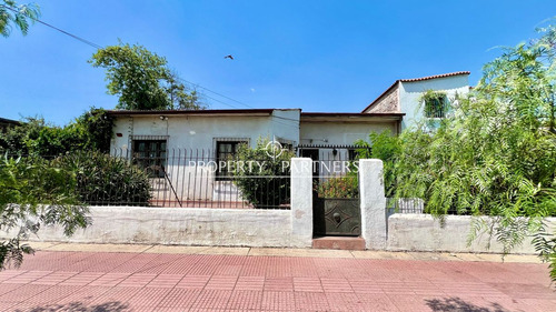 Casa Antigua En Gran Terreno.