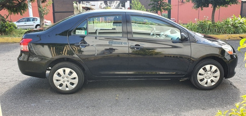 Imagen 6 de 15 de Toyota Yaris 2010 1.5 Sedan Core Aa At