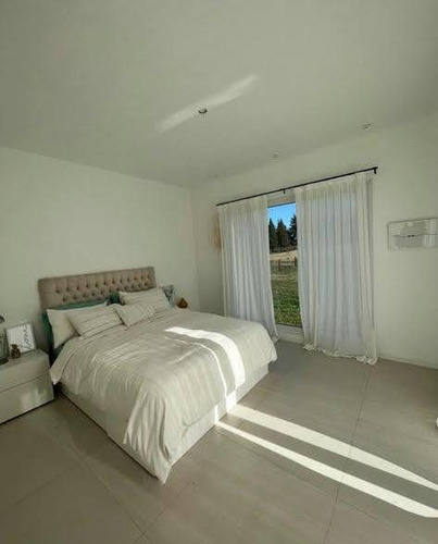 Casa En Venta De 3 Dormitorios C/ Cochera En Fincas De San Vicente Golf
