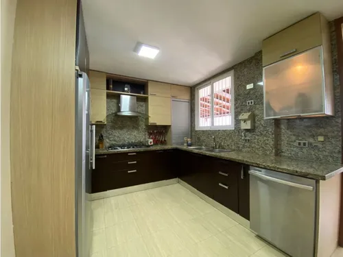 Casa En Venta Con Planta Eléctrica Macaracuay
